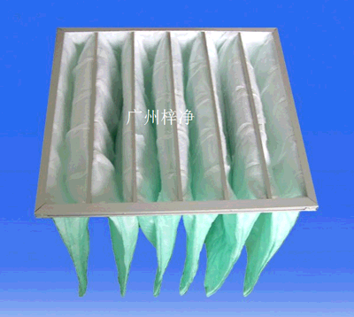 中效過濾器結(jié)構(gòu)的外框是以堅(jiān)固的防水板組成,用來固定已折疊完成的濾材。外框上對(duì)角線的設(shè)計(jì)能提供大過濾面積,并使內(nèi)部濾材緊密的粘附在外框上。